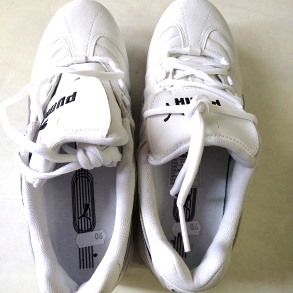 white puma baseball cleats